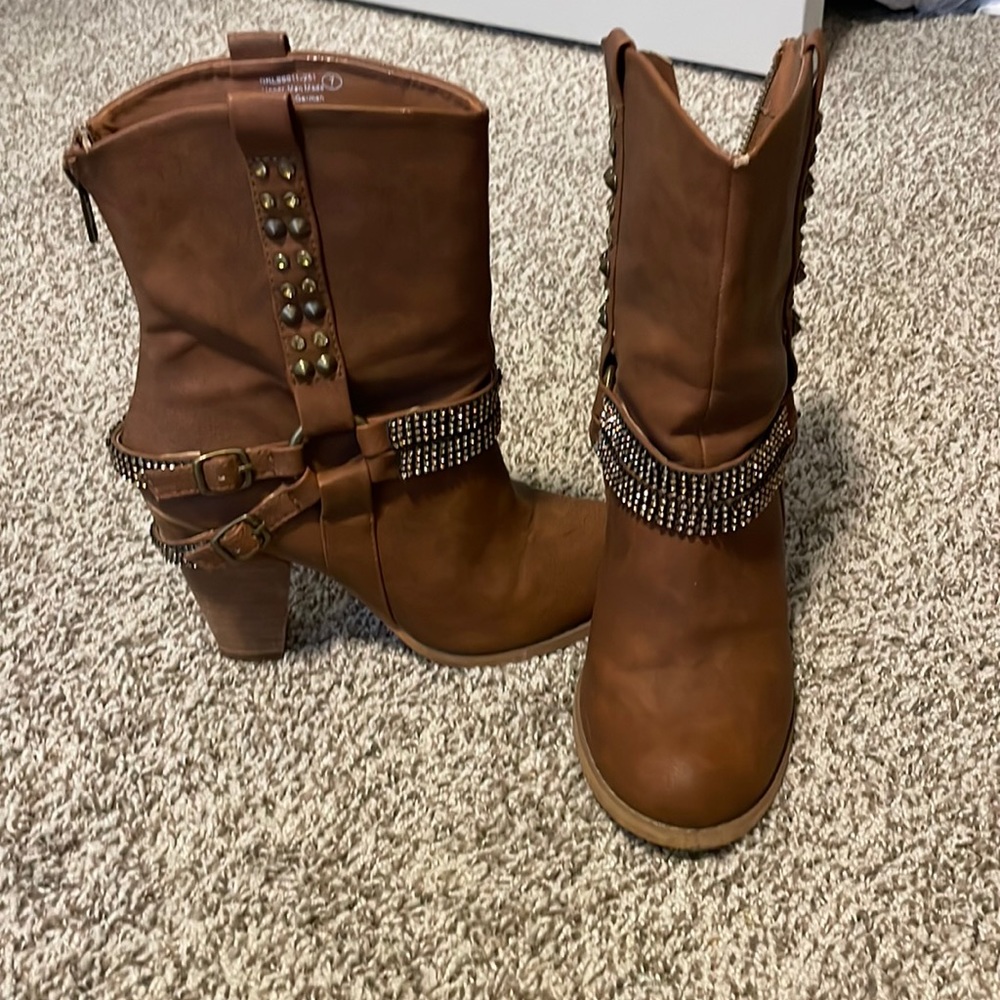Blinged cowboy boots
